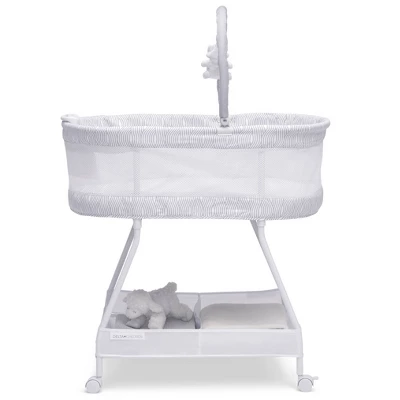 Delta Children Curve Bassinet - White And Gray 3 Delta Children Curve Bassinet - White And Gray - Image 3